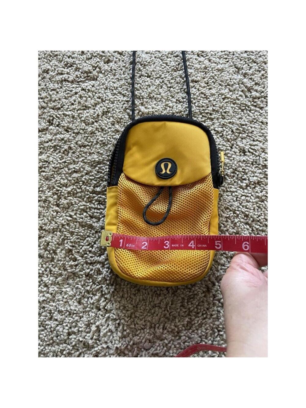 Lululemon Take It On Crossbody Pouch Honey Lemon Messenger Bag Purse Fanny Pack - Picture 4 of 13